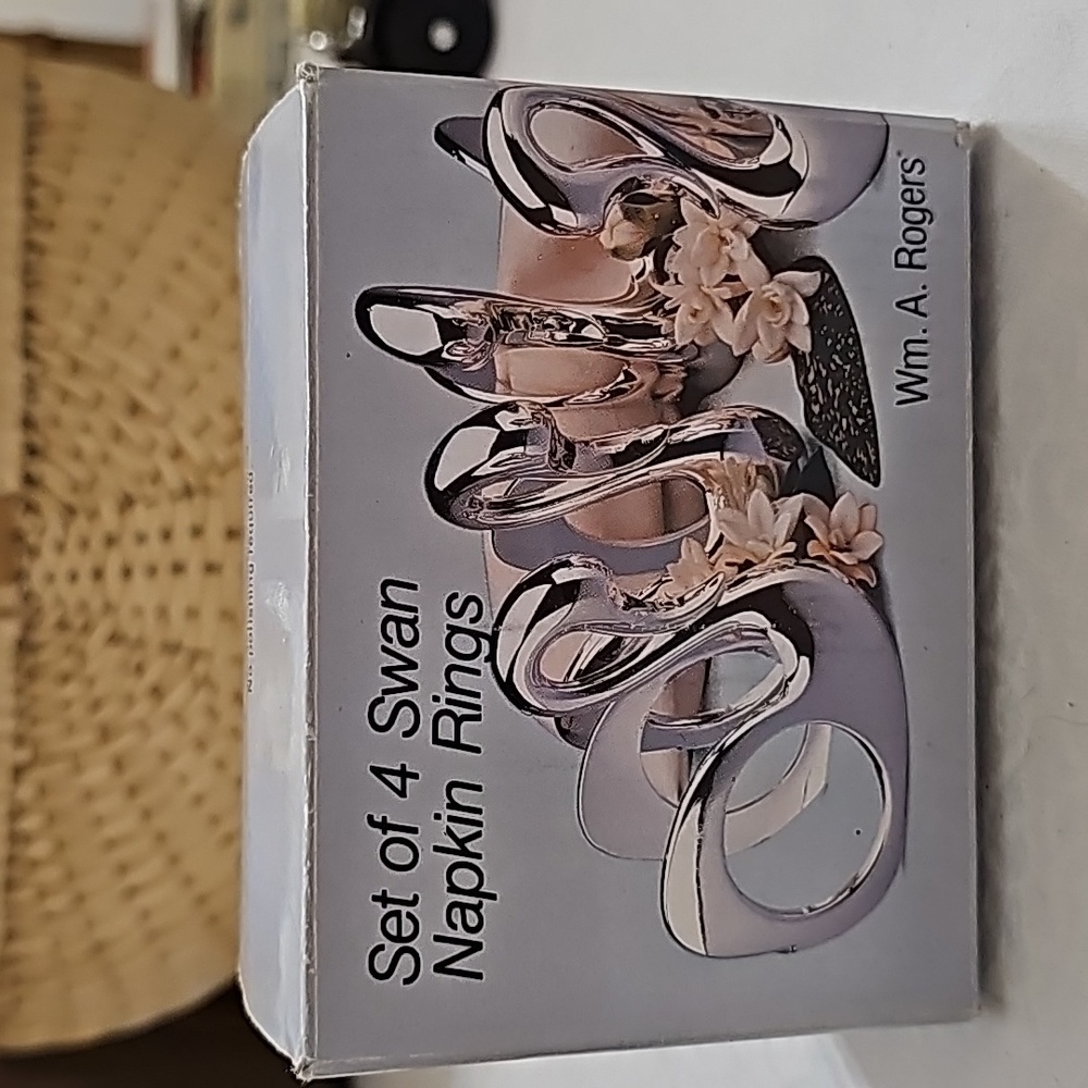Oneida Napkin Rings set of 4 Silver Swans